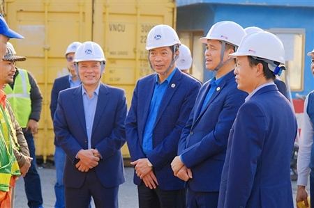 Phó Chủ tịch Tổng Liên đoàn Lao động Việt Nam Ngọ Duy Hiểu chúc Tết đoàn viên, người lao động Tổng công ty Hàng hải Việt Nam