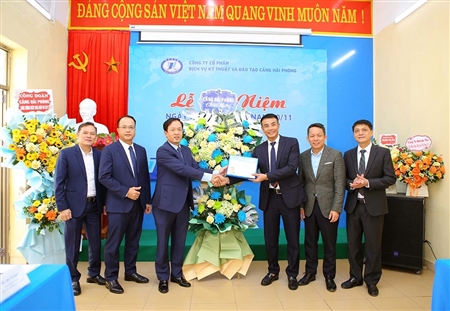 Lãnh đạo Cảng Hải Phòng chúc mừng Công ty cổ phần Dịch vụ Kỹ thuật và Đào tạo Cảng Hải Phòng nhân ngày Nhà giáo Việt Nam 20/11