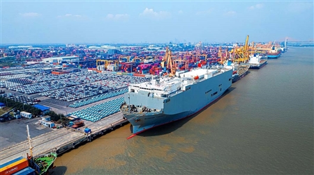 Vietnam Maritime Corporation (VIMC) Leadership Visits Port of Hai Phong: Determined Restructuring to Strive for Breakthrough Growth