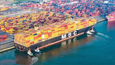 HTIT TERMINAL – PORT OF HAI PHONG WELCOMES THE LARGEST CONTAINER VESSEL EVER TO CALL AT LACH HUYEN DEEP-SEA PORT